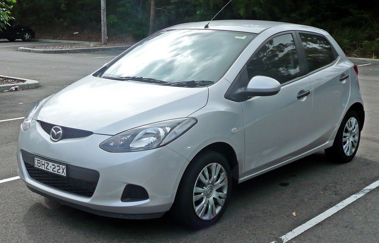 Samochód używany dla kobiety - mazda 2
