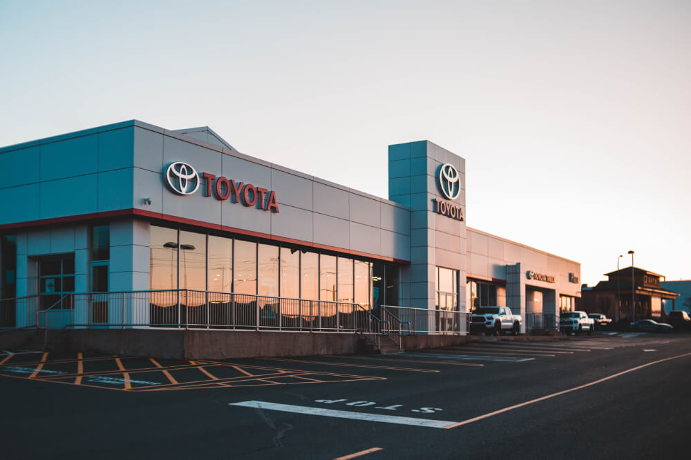 najpopularniejsza marka samochod&oacute;w w polsce - toyota