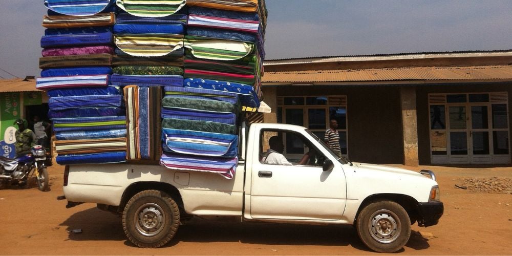 przeładowany samoch&oacute;d