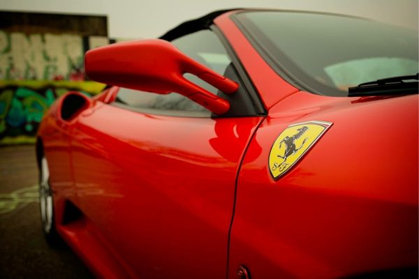logo ferrari