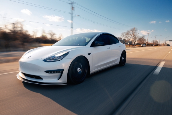 samochód elektryczny tesla