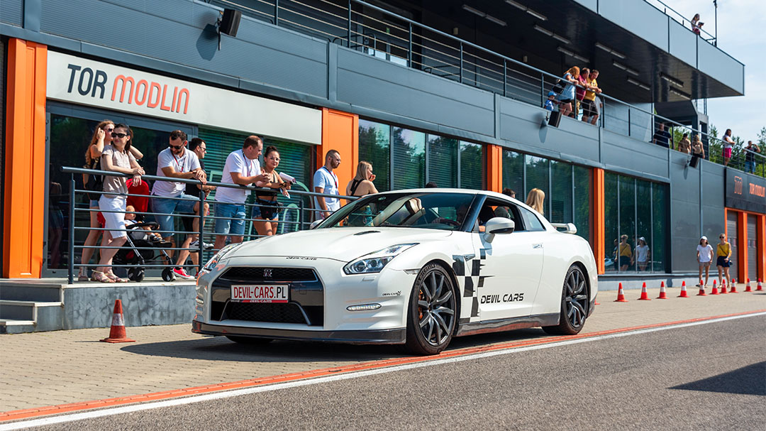 nissan gtr na torze modlin